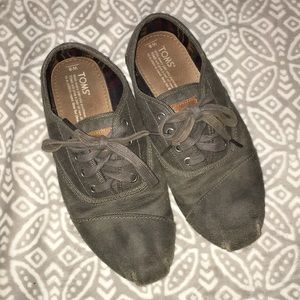 Lace up TOMS